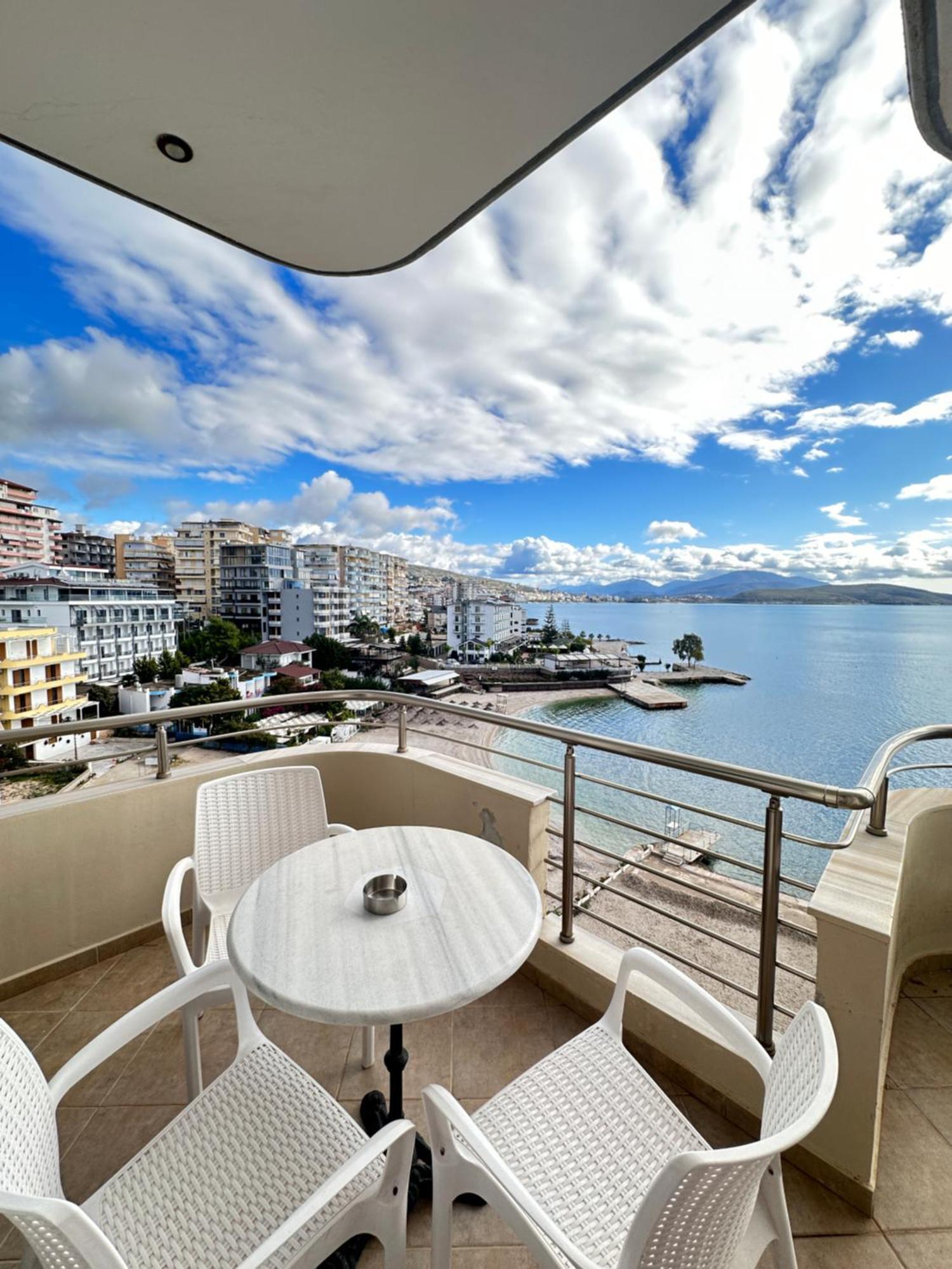 Agora Sea View Apartment Sarande Bagian luar foto