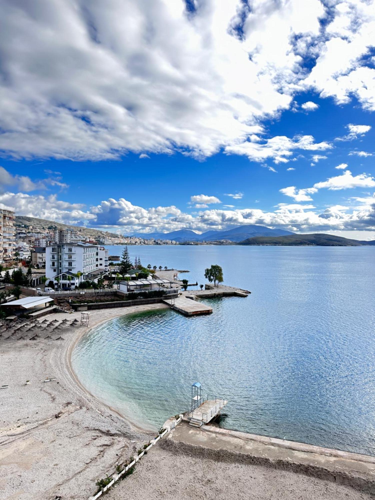 Agora Sea View Apartment Sarande Bagian luar foto