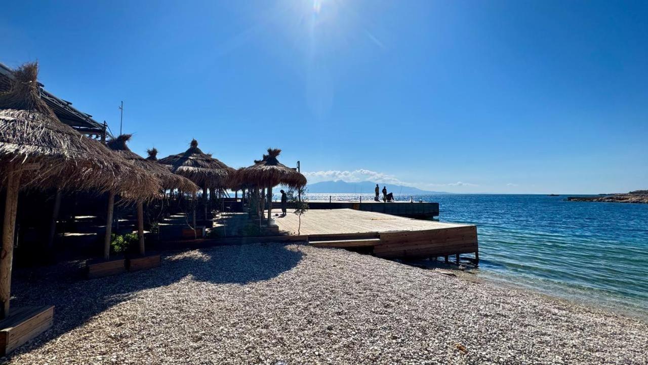 Agora Sea View Apartment Sarande Bagian luar foto