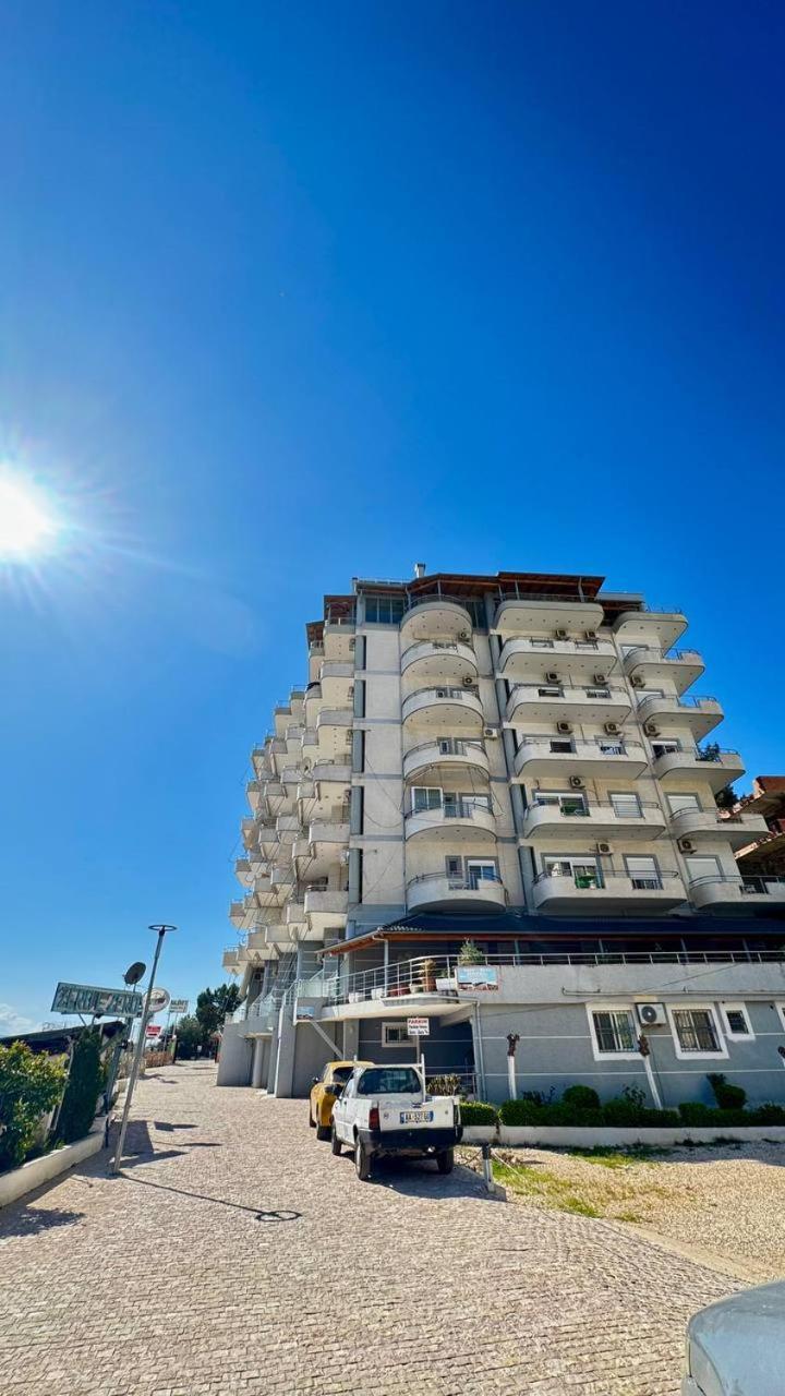 Agora Sea View Apartment Sarande Bagian luar foto