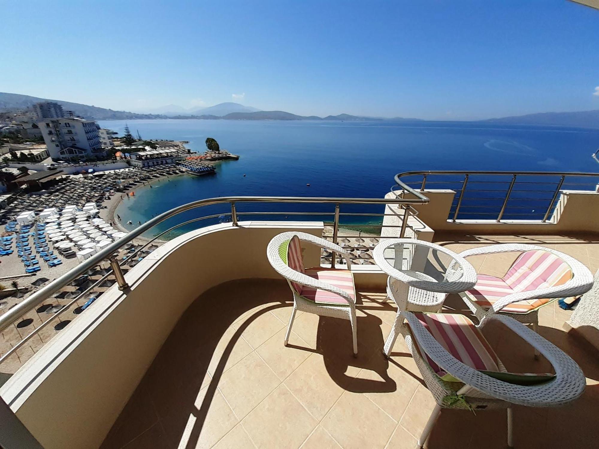 Agora Sea View Apartment Sarande Bagian luar foto